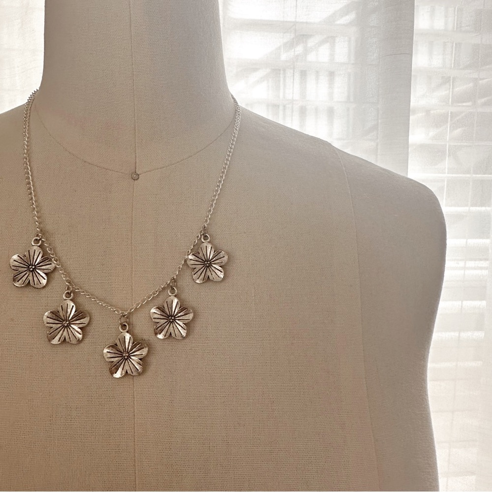 Y2K FLORAL CHARM necklace